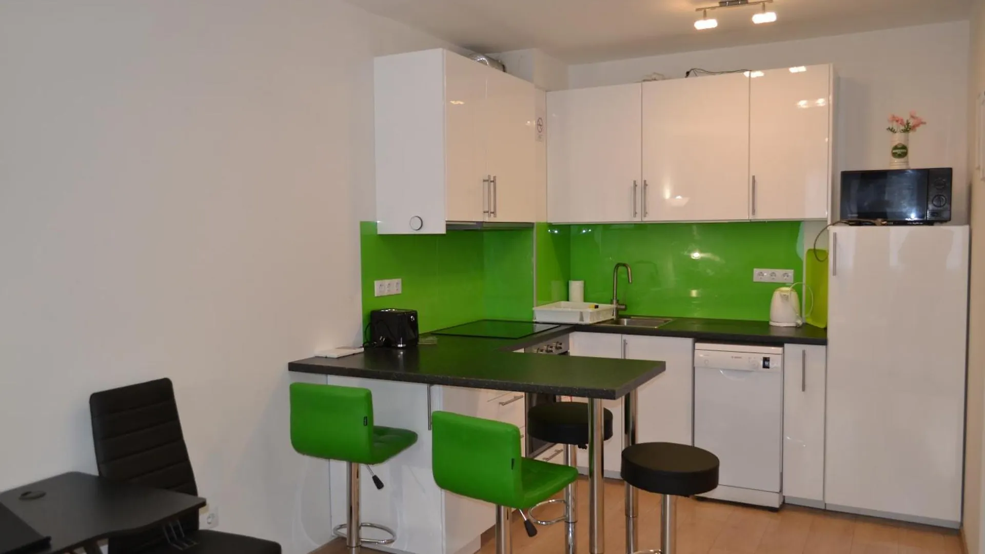 Maria'S Family Home With Parking Budapest Apartment